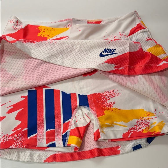 Nike Abstract Red and White Skirt - Picture 5 of 5